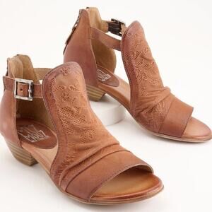 Miz Mooz Corra Leather Wide Width Heeled Sandals Size 36